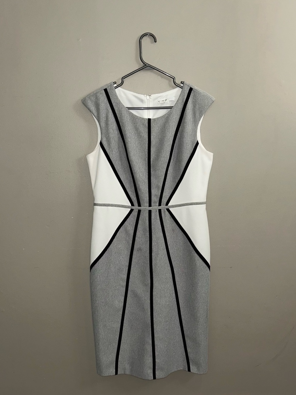 Cleo White Black Paneled Dress Note Tiny Pull Back/Dress 37” 18” Waste 15”